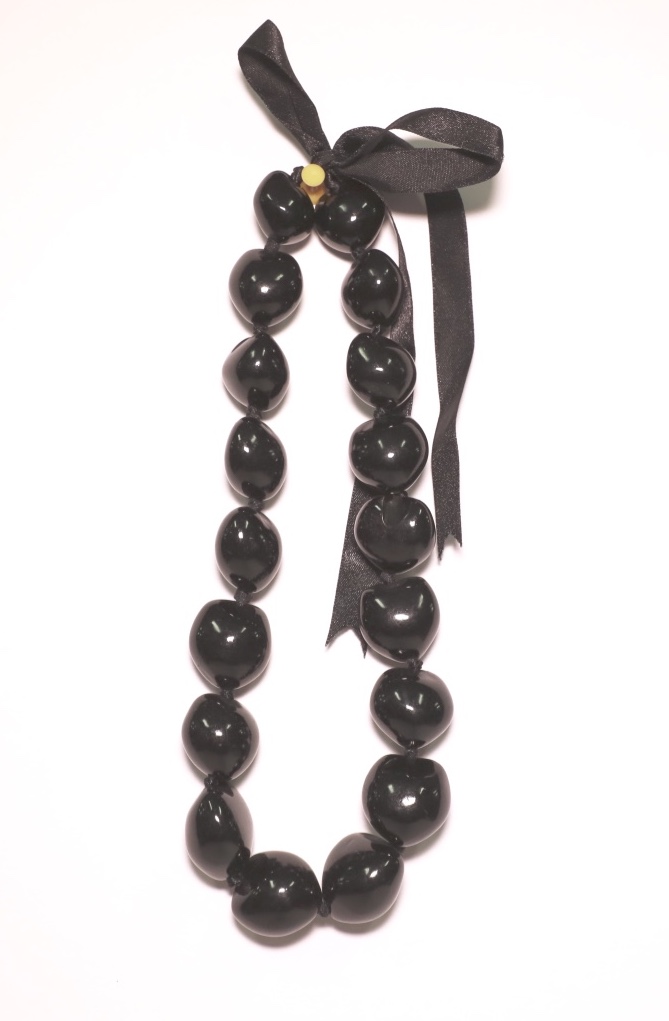 Kukui black chocker